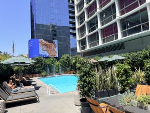 LINE LA Pool