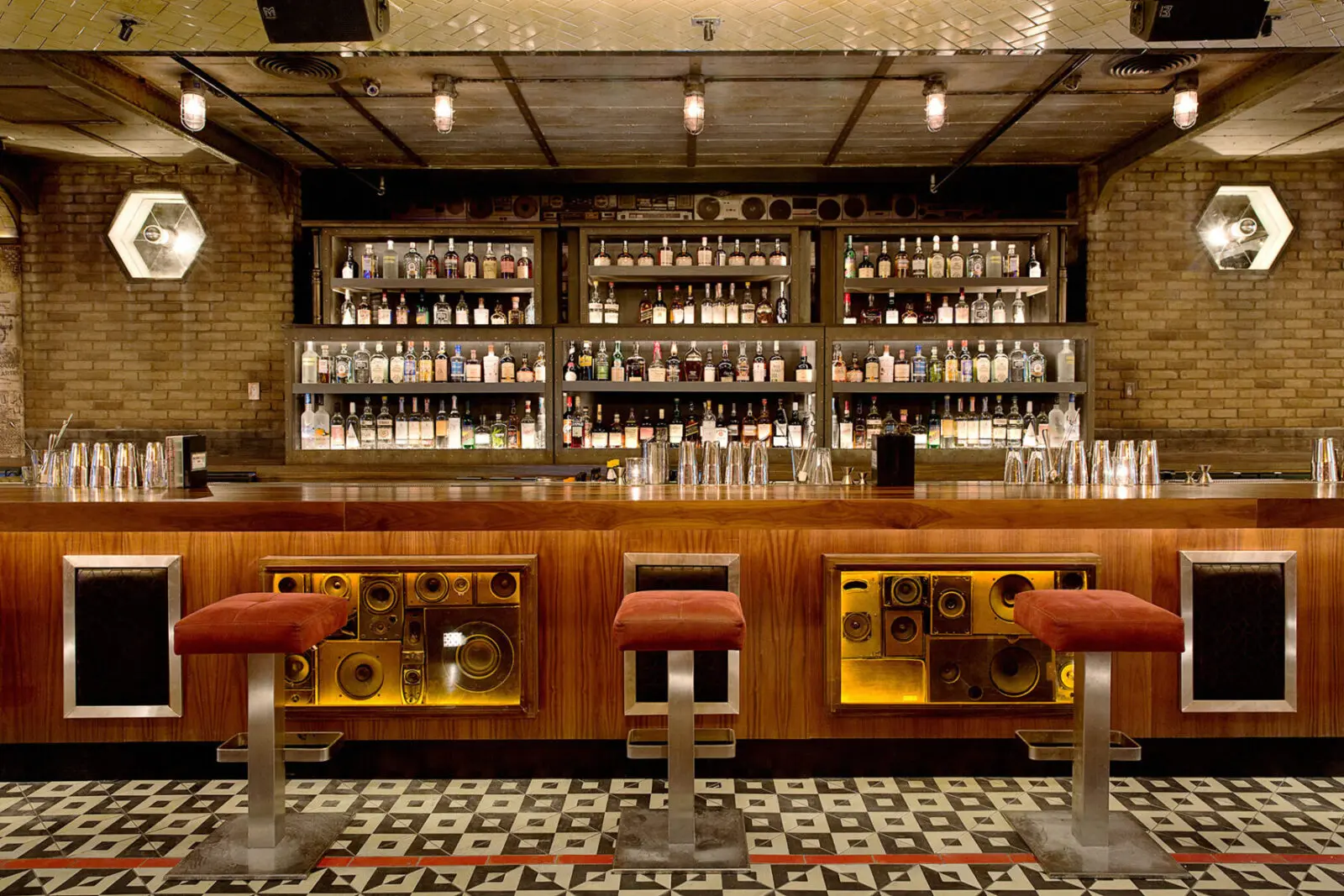 Bar with dining table with chairs