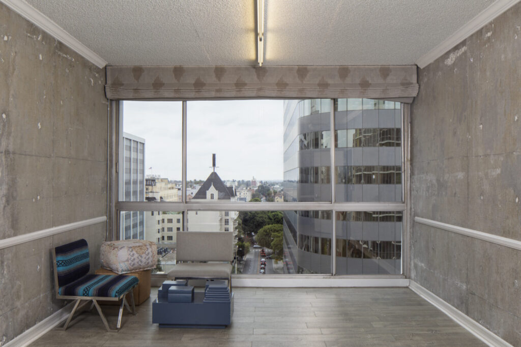 Room with two chair and a transparent glass window