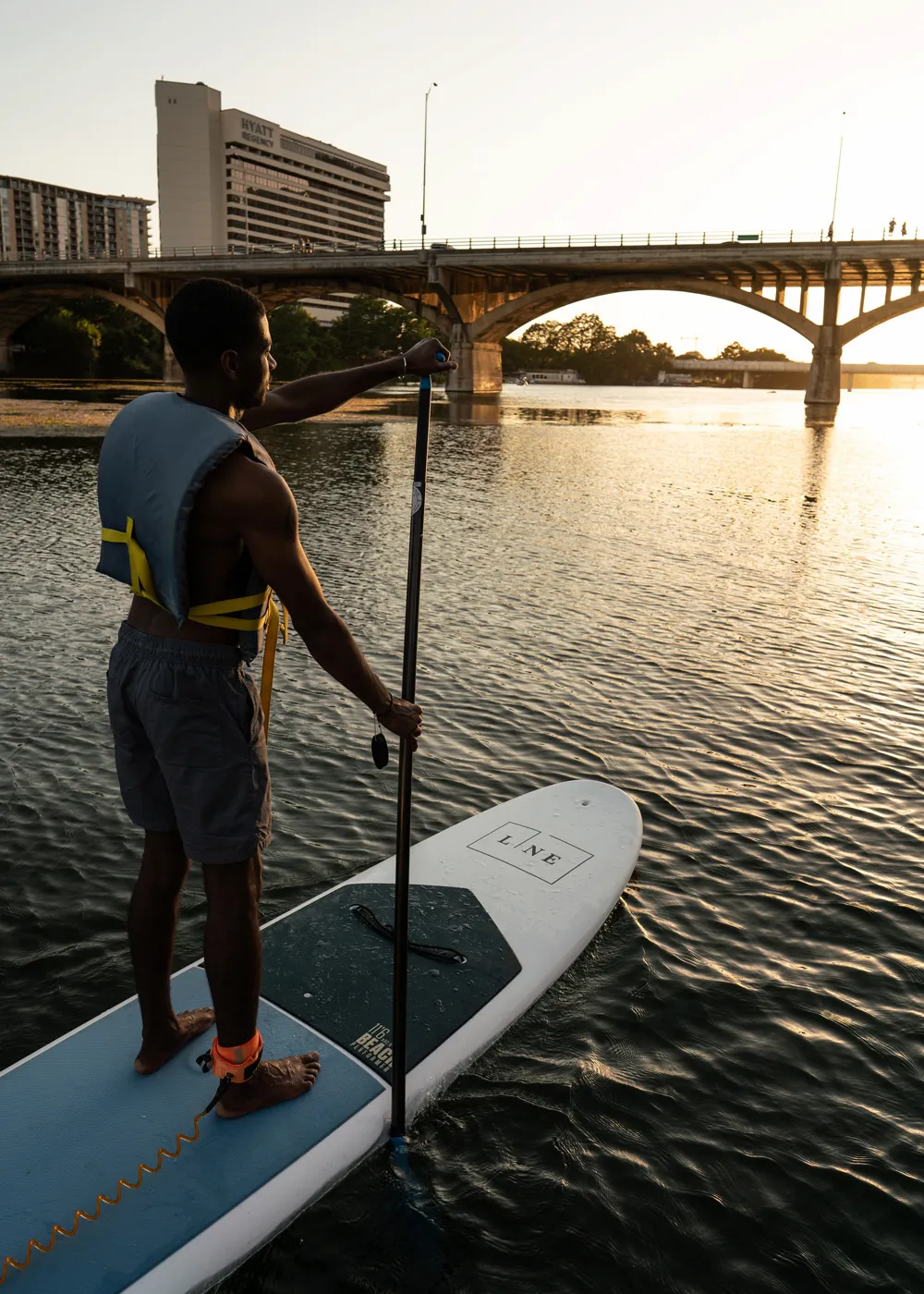 Two people enjoying cocktails on the rooftop overlooking the lakeview
