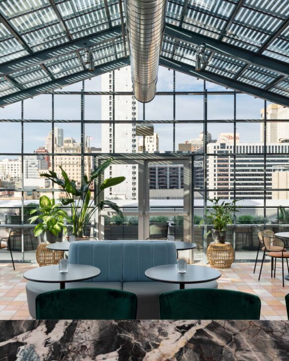 Rooftop solarium bar with furniture and a city view